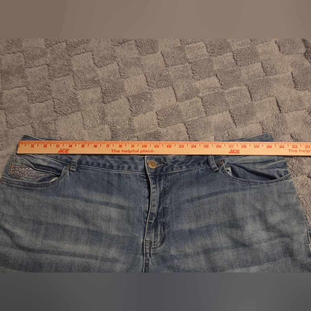 Womans Maurices Classic High-Rise Capri Light Washed Size 22w - Picture 3 of 11